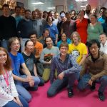« Avec l'équipe de Media Molecule. J'ai collaboré avec elle sur LittleBigPlanet mais c'est la première fois que je visite ce studio unique et incroyable. » - Hideo Kojima