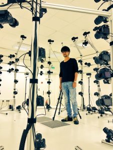 Hideo Kojima en séance de scanning 3D, le 21 août 2016