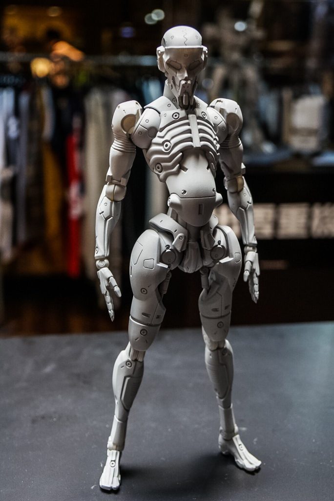 « Cette figurine originale de Yoji Shinkawa, à l'échelle 1/6, est aussi visible chez BAIT. » - Hideo Kojima (21 juillet 2016)