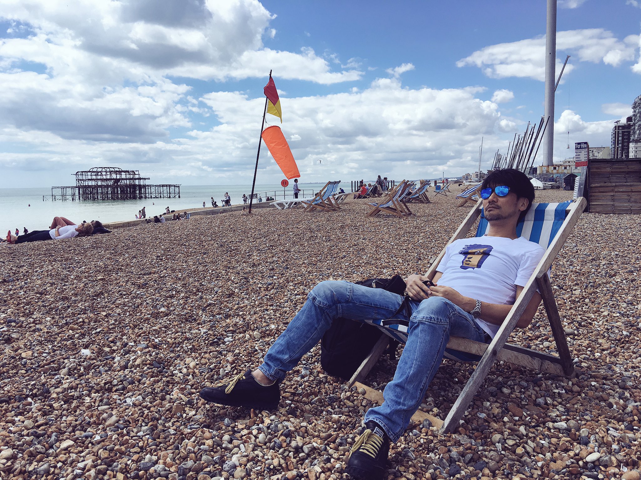 Hideo Kojima sur la plage de Brighton – juillet 2016