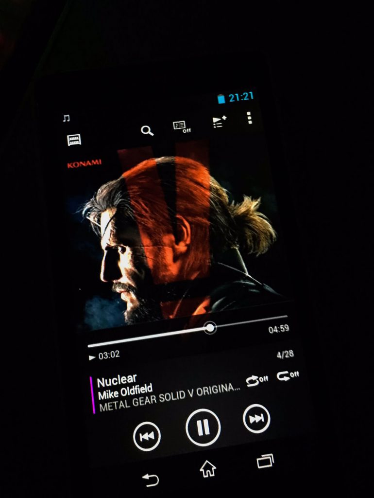 « Étant donné que je n'arrive pas à dormir dans l'avion, j'écoute Quiet's Theme → Here's to you → Not Your Kind Of People → Nuclear. J'en ai les larmes aux yeux. » - Hideo Kojima, le 17 octobre 2016