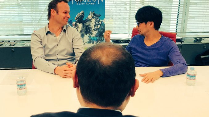 Hermen Hulst et Hideo Kojima discutent avec Hirokazu Hamamura (Famitsu), le 30 mars 2017