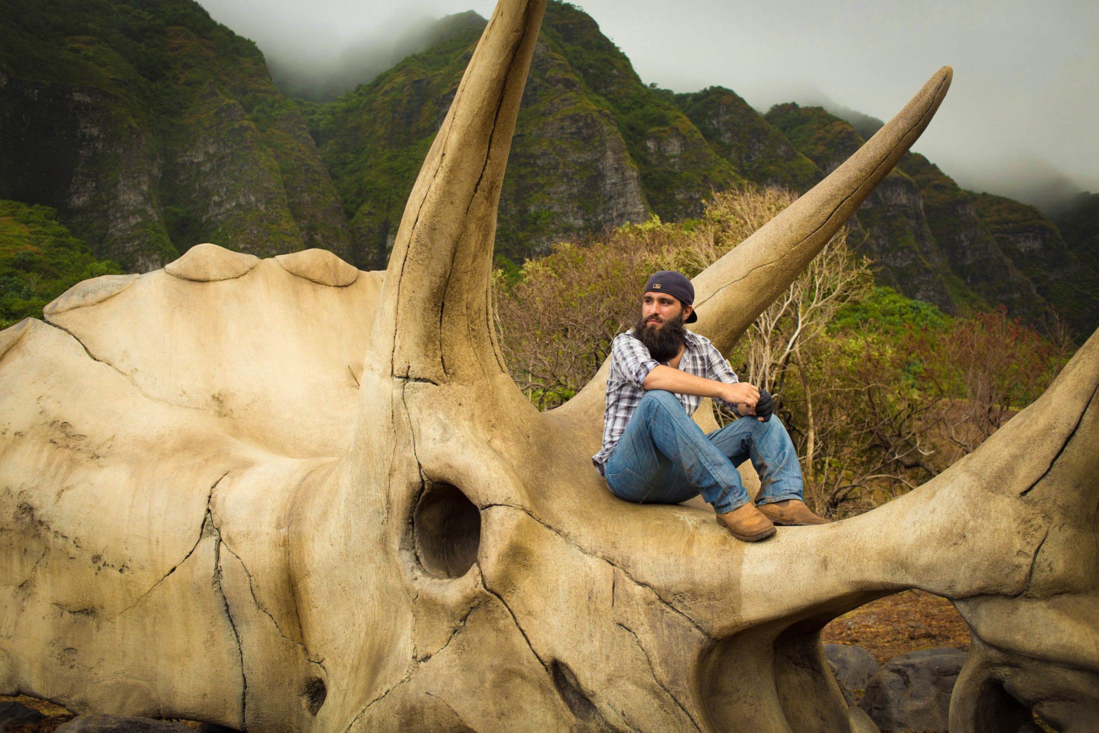 Jordan Vogt-Roberts lors du tournage de Kong : Skull Island (2017)
