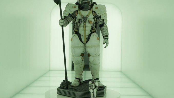 La figurine de Ludens par Figma aux pieds de la statuette de Ludens par Prime 1 Studio, dans le couloir d'entrée de Kojima Productions, le 25 mai 2017