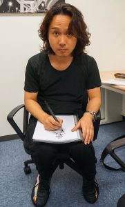 Yoji Shinkawa dans le premier bureau de Kojima Productions, en décembre 2015
