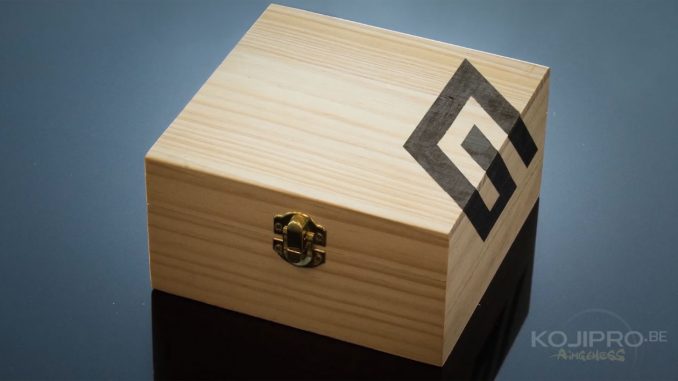 Cette boîte a été offerte à Kojima Productions par Guerrilla Games.