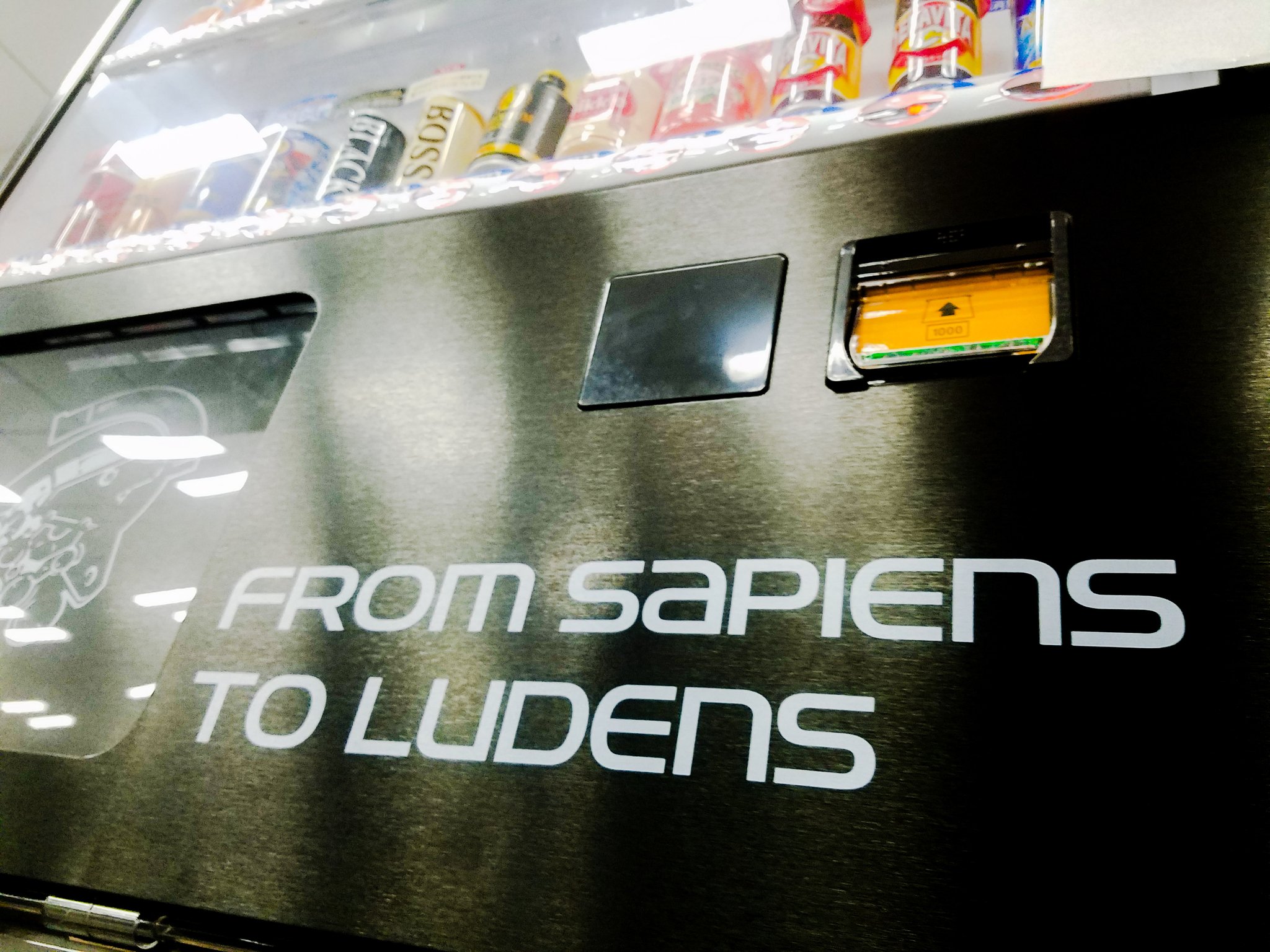 Distributeur de boissons Ludens chez Kojima Productions, le 30 mai 2017