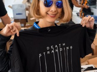 Ayako Terashima tenant un t-shirt de Death Stranding, le 12 juin 2017